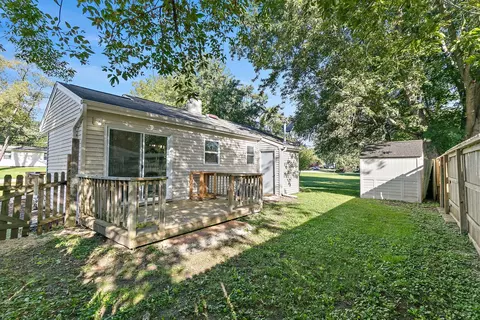 Exterior - 710 W Pheasant Trl, Mchenry, IL 60051 photo 4 of 8