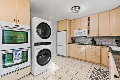 Kitchen - 710 W Pheasant Trl, Mchenry, IL 60051 photo 2 of 3