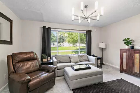 Living - 710 W Pheasant Trl, Mchenry, IL 60051 photo 3 of 3