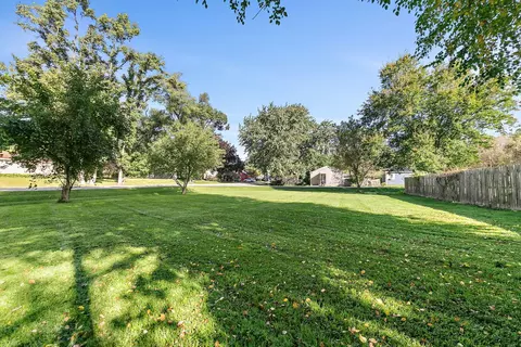 Exterior - 710 W Pheasant Trl, Mchenry, IL 60051 photo 6 of 8