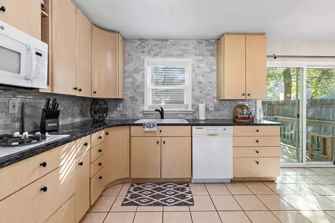 Kitchen - 710 W Pheasant Trl, Mchenry, IL 60051 photo 1 of 3