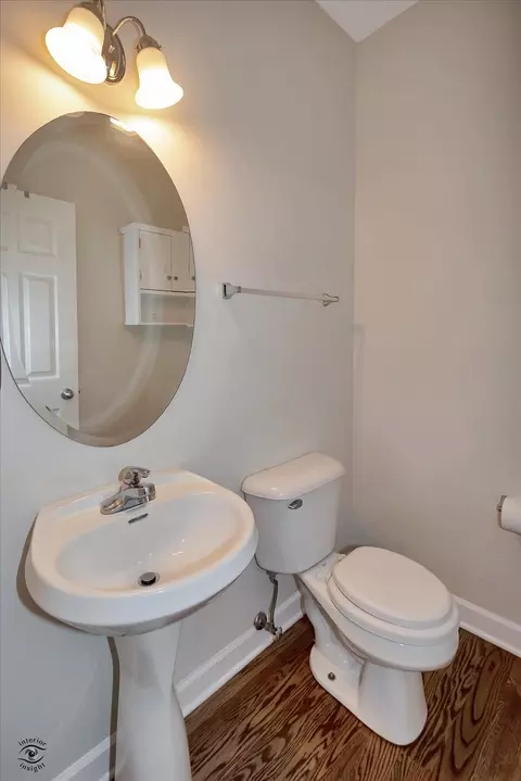Bath - 582 Declaration Ln, Aurora, IL 60502 photo 4 of 4
