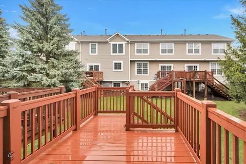 Exterior - 582 Declaration Ln, Aurora, IL 60502 photo 2 of 2