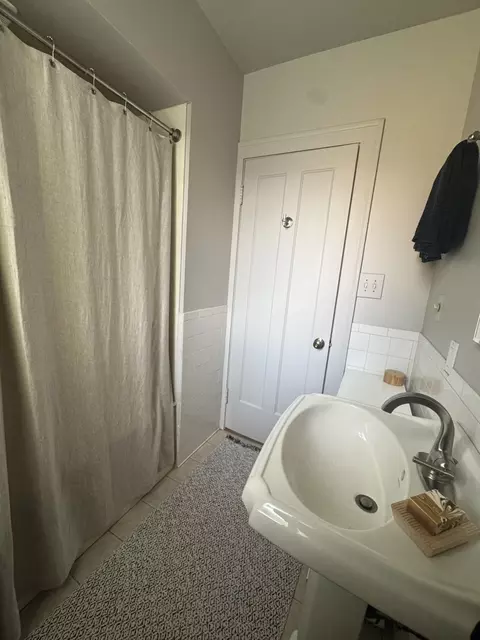 Bath - 314 Neva Ave, Glenview, IL 60025 photo 2 of 4