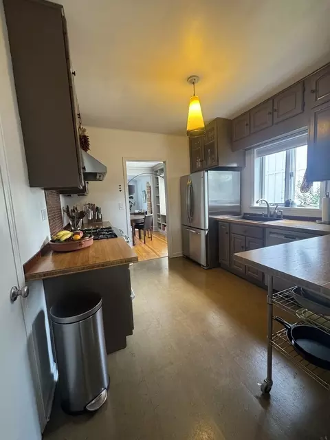 Kitchen - 314 Neva Ave, Glenview, IL 60025 photo 3 of 4