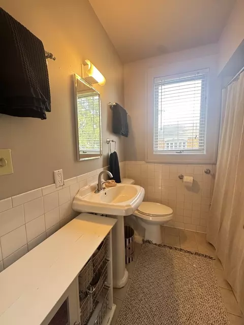 Bath - 314 Neva Ave, Glenview, IL 60025 photo 1 of 4