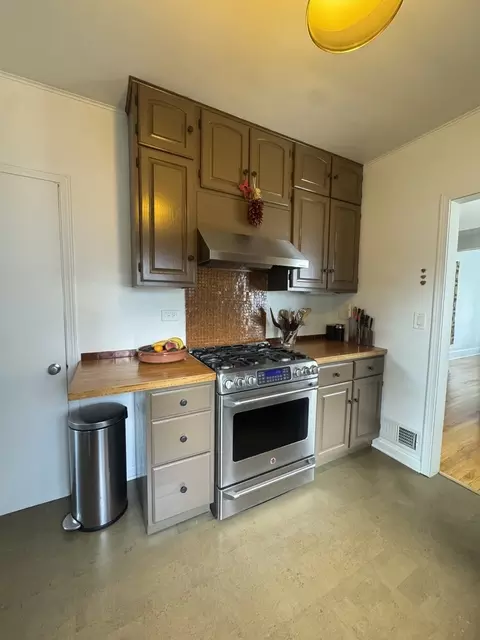 Kitchen - 314 Neva Ave, Glenview, IL 60025 photo 2 of 4