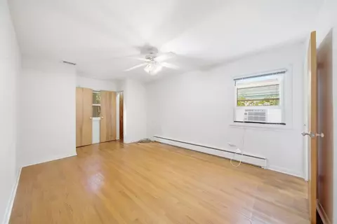 Bedroom - 500 Skyline Dr, Fox River Grove, IL 60021 photo 5 of 8
