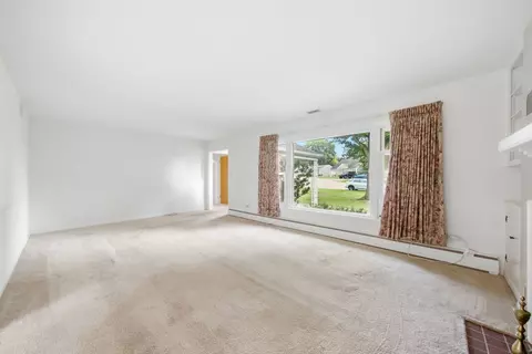 Living - 500 Skyline Dr, Fox River Grove, IL 60021 photo 3 of 4