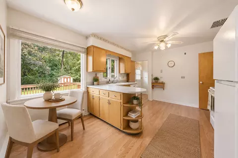 Kitchen - 500 Skyline Dr, Fox River Grove, IL 60021 photo 2 of 4