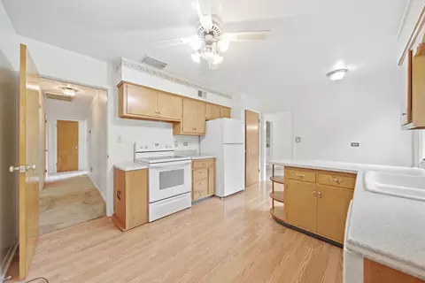 Kitchen - 500 Skyline Dr, Fox River Grove, IL 60021 photo 4 of 4