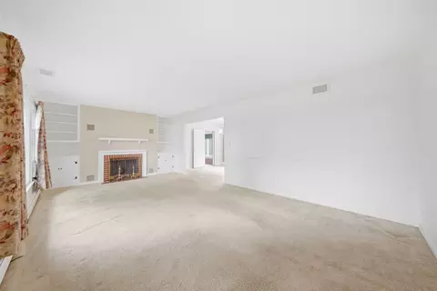 Living - 500 Skyline Dr, Fox River Grove, IL 60021 photo 1 of 4