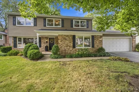 6 N Andover Ln, Geneva, IL 60134