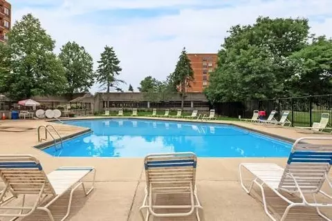 Exterior - 6016 E Lake Dr #1D, Lisle, IL 60532 photo 2 of 3