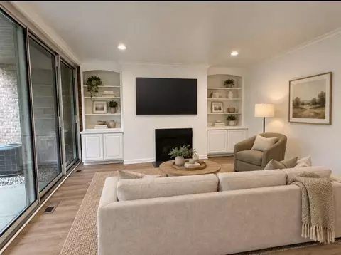Living - 6016 E Lake Dr #1D, Lisle, IL 60532 photo 1 of 2