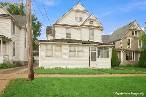 330 N County St, Waukegan, IL 60085