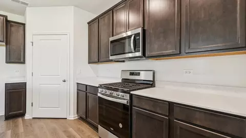 Kitchen - 25523 W Thicket Ln, Plainfield, IL 60544 photo 4 of 12