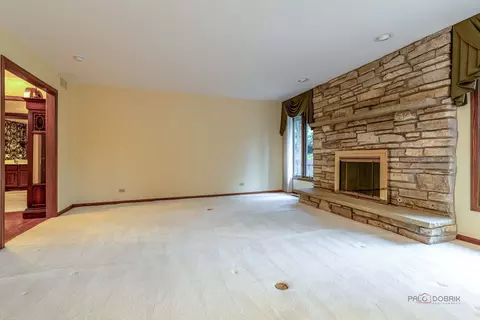 Living - 822 Brian Ct, Gurnee, IL 60031 photo 3 of 5