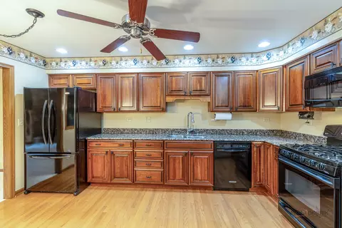 Kitchen - 822 Brian Ct, Gurnee, IL 60031 photo 3 of 3