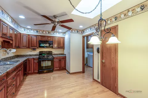 Kitchen - 822 Brian Ct, Gurnee, IL 60031 photo 1 of 3