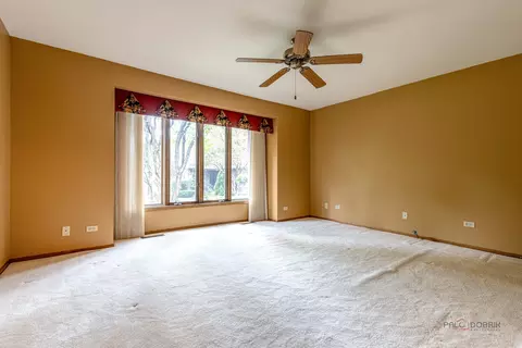 Living - 822 Brian Ct, Gurnee, IL 60031 photo 5 of 5