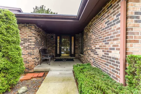 Exterior - 822 Brian Ct, Gurnee, IL 60031 photo 3 of 7