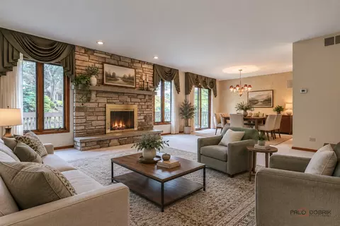 Living - 822 Brian Ct, Gurnee, IL 60031 photo 1 of 5