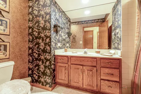 Bath - 822 Brian Ct, Gurnee, IL 60031 photo 2 of 2