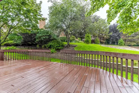Exterior - 822 Brian Ct, Gurnee, IL 60031 photo 4 of 7