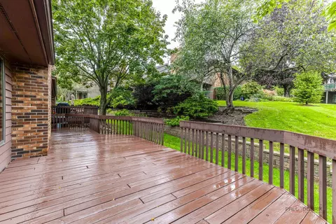 Exterior - 822 Brian Ct, Gurnee, IL 60031 photo 5 of 7