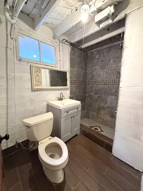 Bath - 504 5th Ave, Aurora, IL 60505 photo 2 of 2