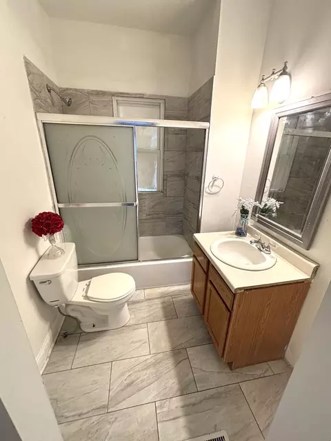 Bath - 504 5th Ave, Aurora, IL 60505 photo 1 of 2
