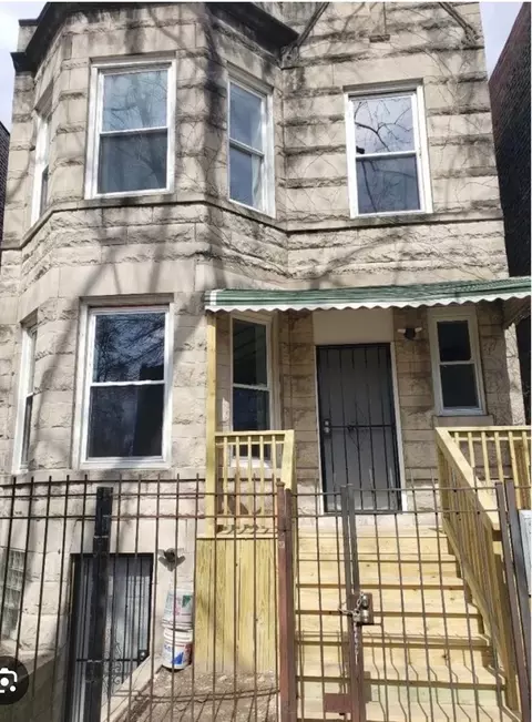 3424 W Walnut St, Chicago, IL 60624