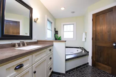 Bath - 311 Park Ave, River Forest, IL 60305 photo 4 of 8