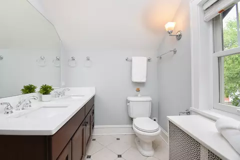 Bath - 311 Park Ave, River Forest, IL 60305 photo 6 of 8