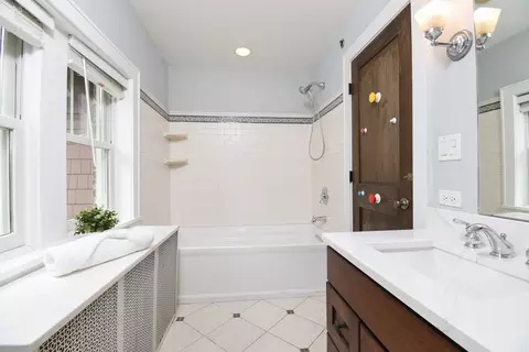 Bath - 311 Park Ave, River Forest, IL 60305 photo 7 of 8
