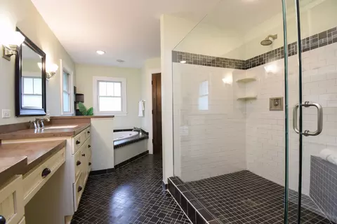 Bath - 311 Park Ave, River Forest, IL 60305 photo 2 of 8