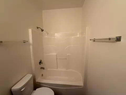 Bath - 443 Autumn Dr, Beecher, IL 60401 photo 2 of 3
