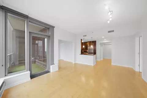 Living - 60 E Monroe St #3306, Chicago, IL 60603 photo 2 of 5