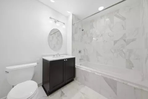 Bath - 60 E Monroe St #3306, Chicago, IL 60603 photo 1 of 2