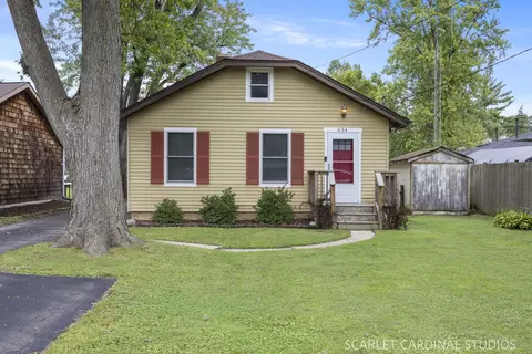 28 W634 Malvin Albright St, Warrenville, IL 60555