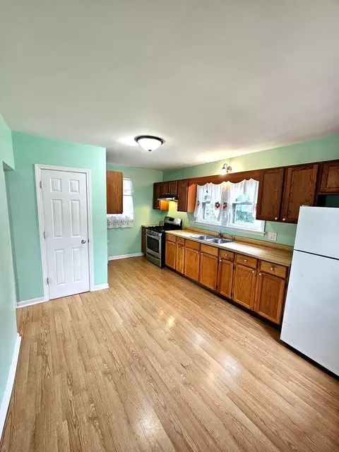 Kitchen - 612 Page Ave, Elgin, IL 60120 photo 2 of 3