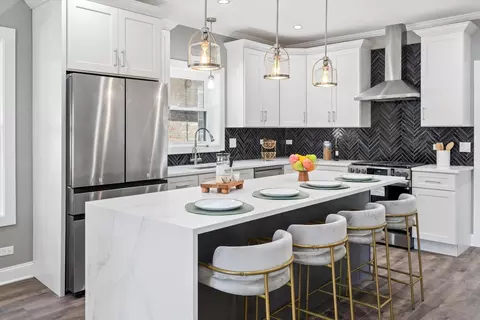 Kitchen - 5152 W Warwick Ave, Chicago, IL 60641 photo 1 of 3