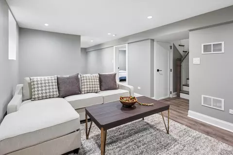 Living - 5152 W Warwick Ave, Chicago, IL 60641 photo 4 of 4