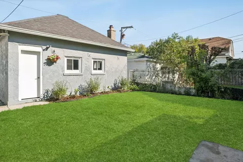 Exterior - 5152 W Warwick Ave, Chicago, IL 60641 photo 5 of 5