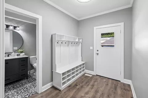 Entry Way - 5152 W Warwick Ave, Chicago, IL 60641 photo 2 of 2