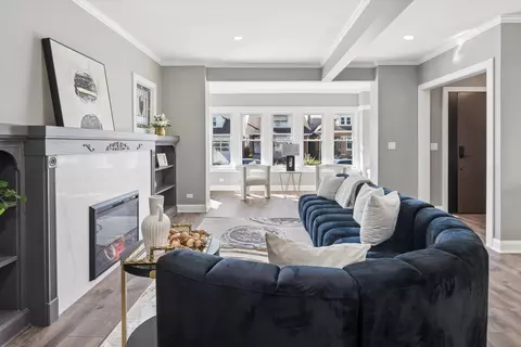 Living - 5152 W Warwick Ave, Chicago, IL 60641 photo 2 of 4
