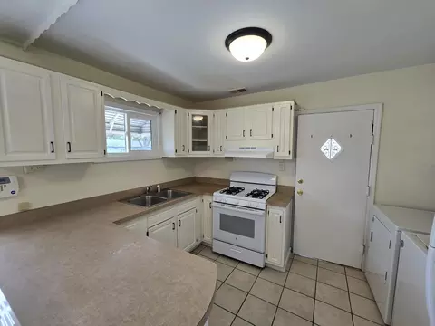 Kitchen - 16516 Spaulding Ave, Markham, IL 60428 photo 1 of 2