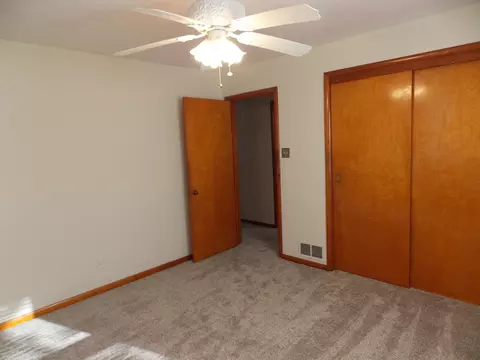 Bedroom - 210 E 4th St, Hoffman, IL 62250 photo 4 of 6