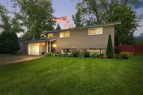 2209 Kingston Rd, Waukegan, IL 60087